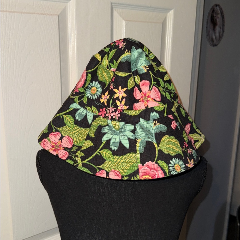 🖤VERA BRADLEY RETIRED BOTANICAL BUCKET HAT🖤 - Picture 2 of 8